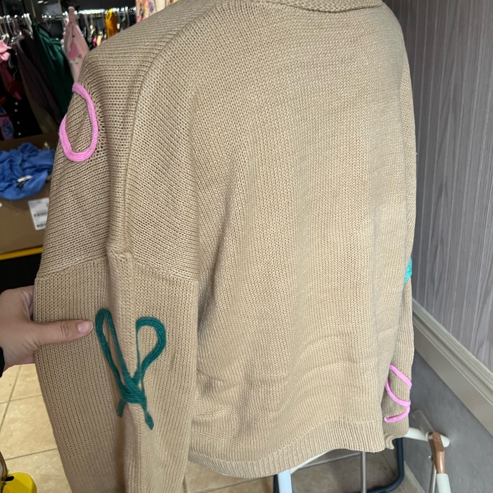 Chic Tan Cardigan with Colorful Bow Details - Picture 4 of 7